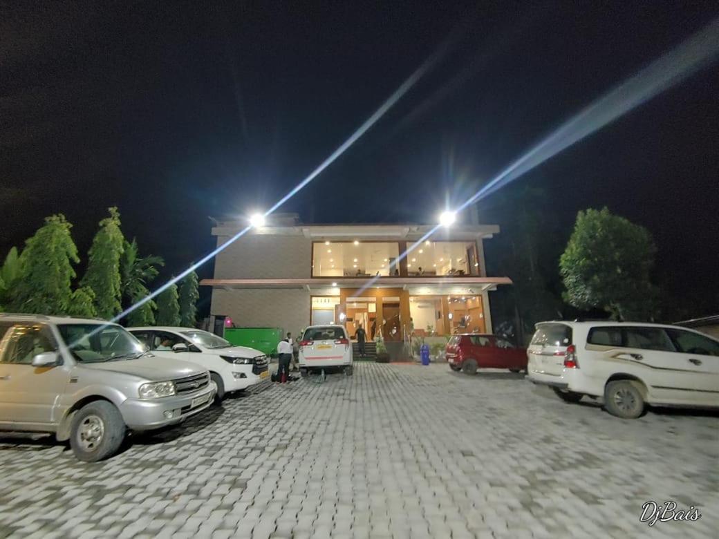 Tierra Hotel Cum Restaurant Kāziranga Buitenkant foto